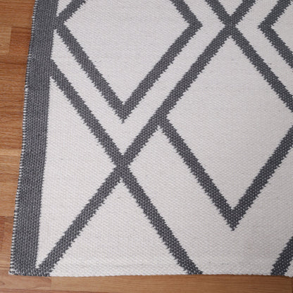  Superior Modern Diamond Lattice Indoor/ Outdoor Area Rug -  Ivory