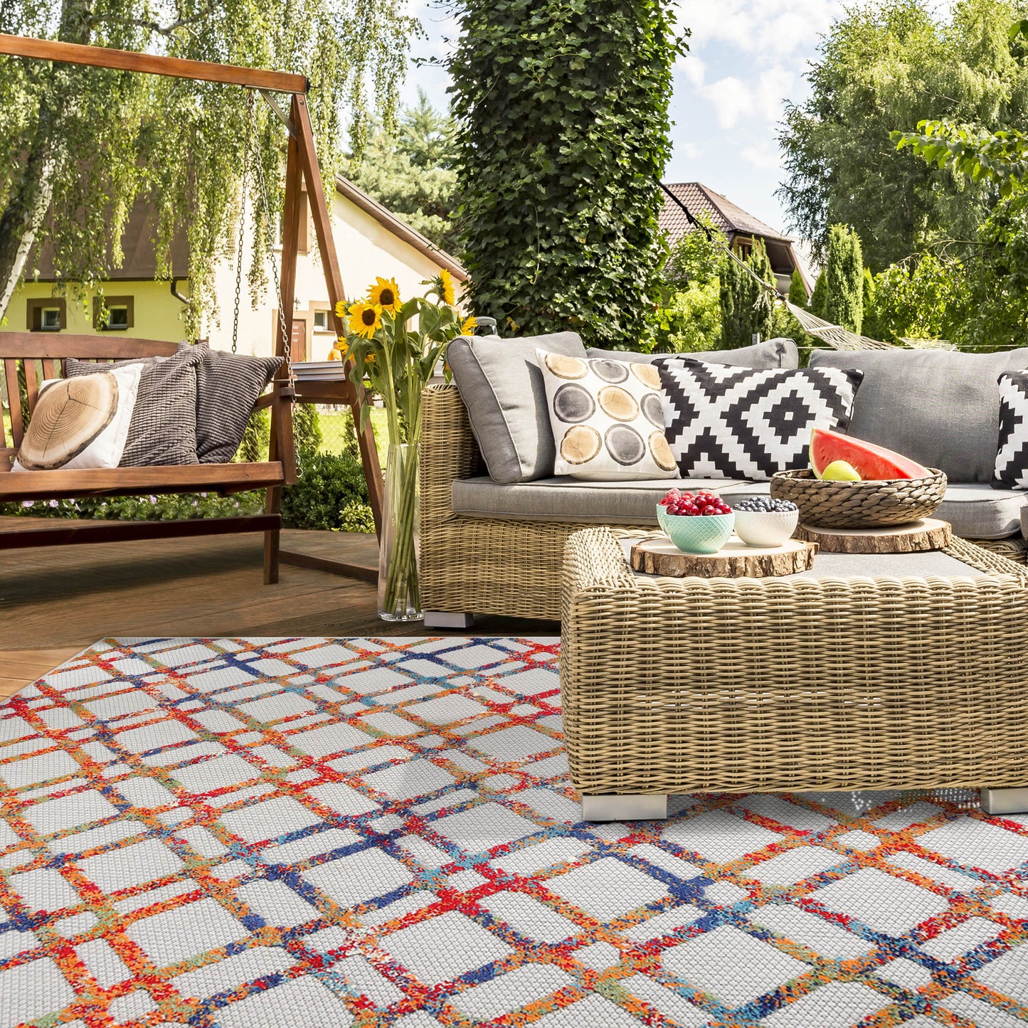 Superior Paxson Geometric Diamond Lattice Indoor/Outdoor Area Rug - Cream