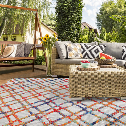Superior Paxson Geometric Diamond Lattice Indoor/Outdoor Area Rug - Cream