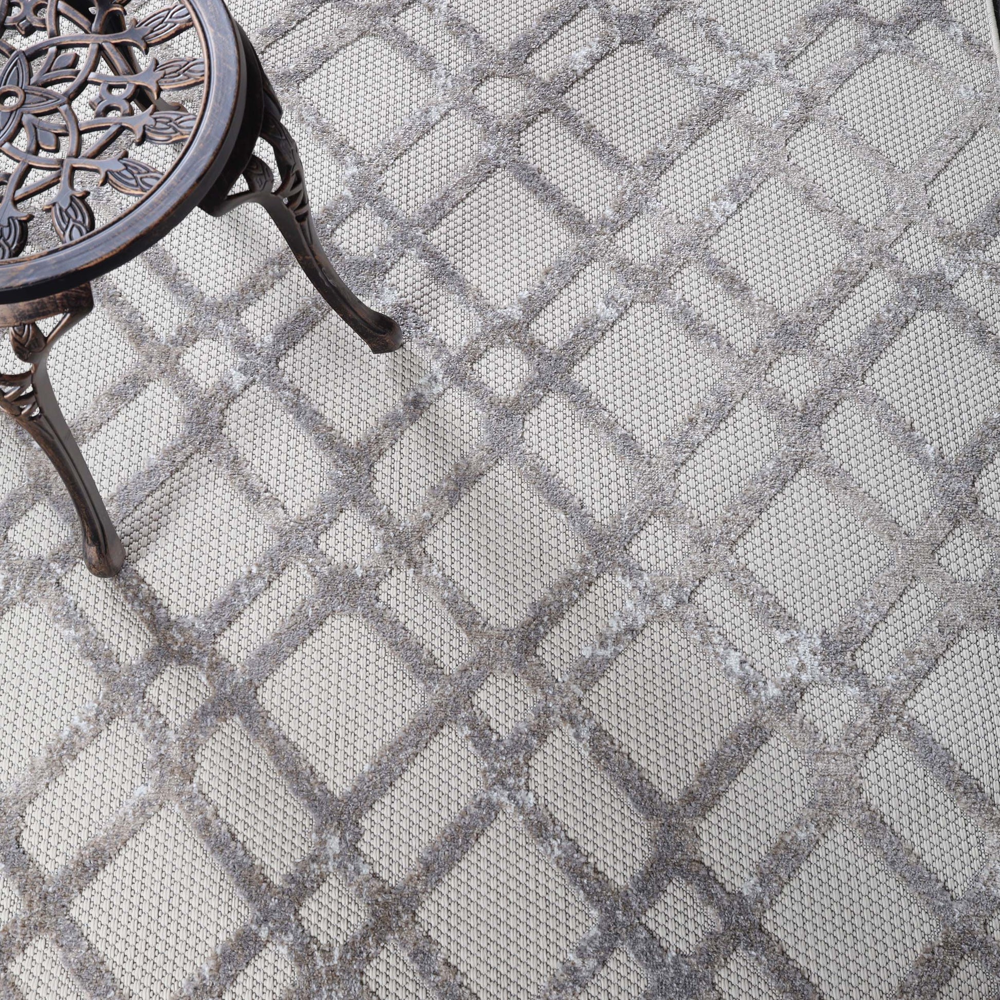 Superior Paxson Geometric Diamond Lattice Indoor/Outdoor Area Rug - Slate