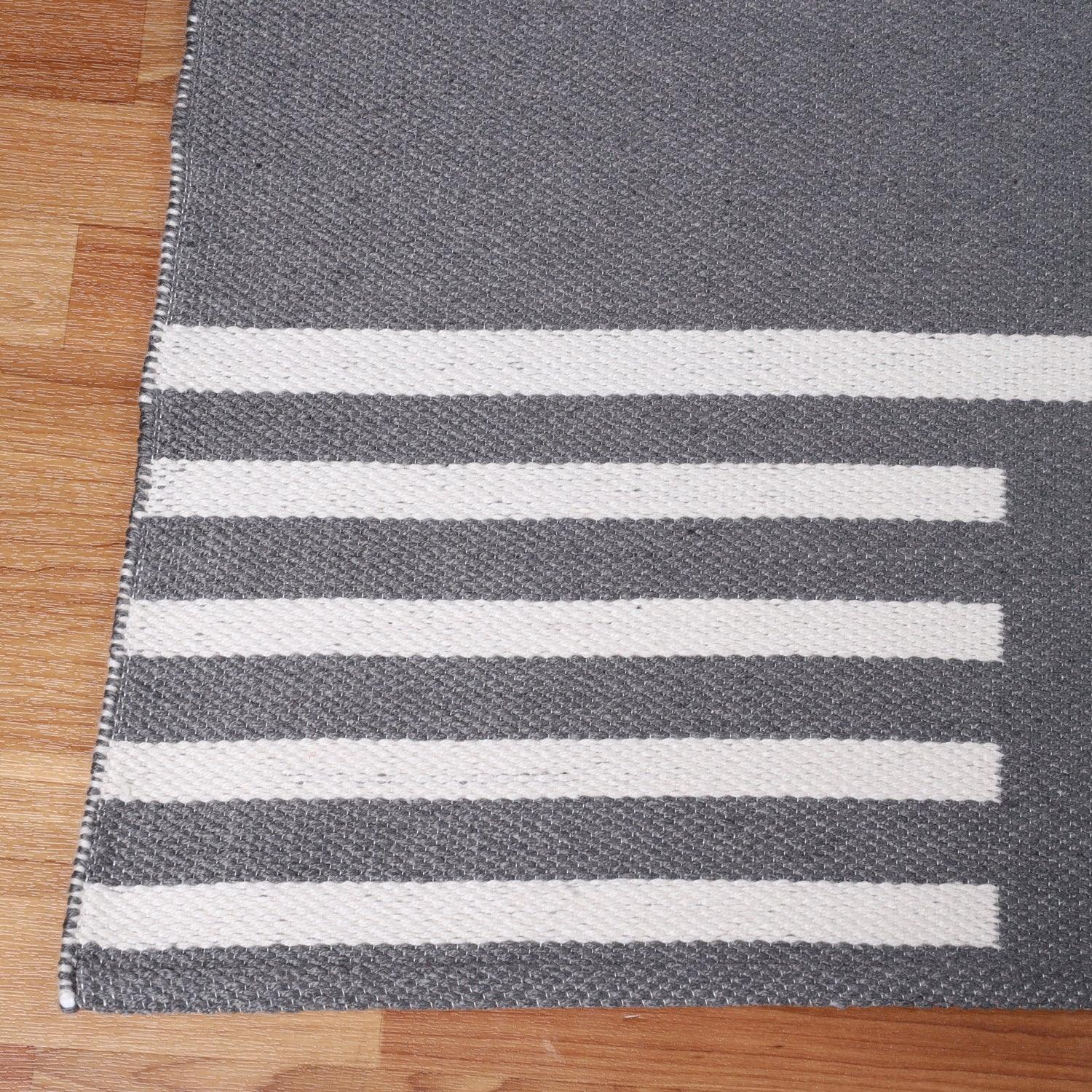  Superior Modern Line Pattern Indoor/ Outdoor Area Rug - Grey
