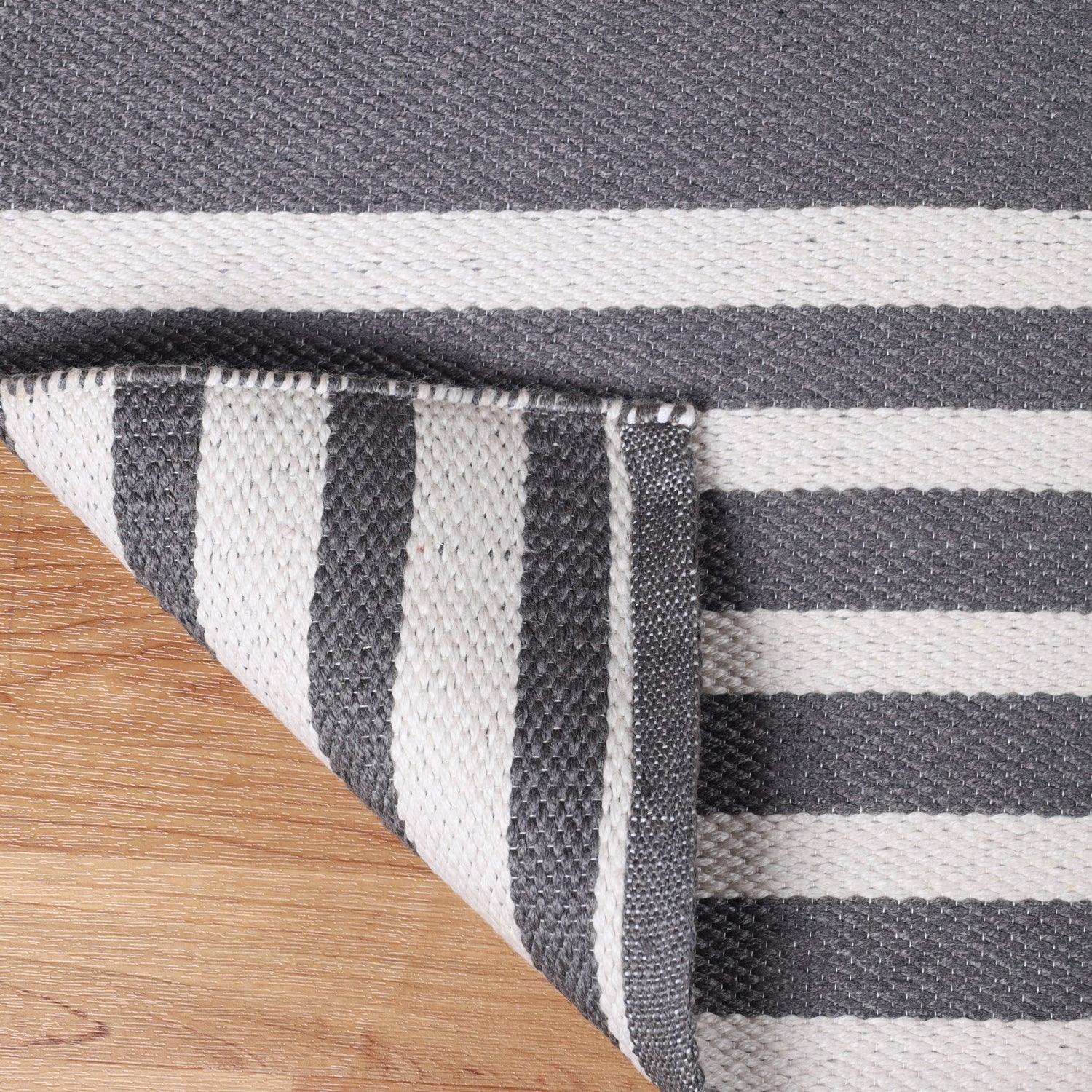 Superior Modern Line Pattern Indoor/ Outdoor Area Rug -Grey