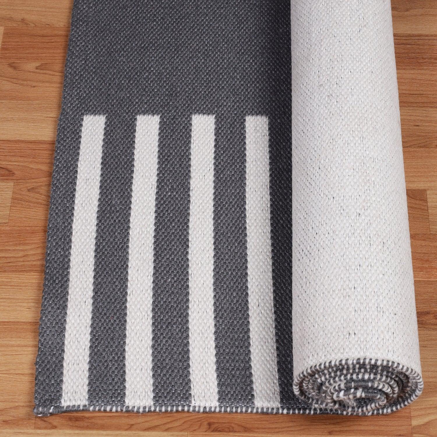  Superior Modern Line Pattern Indoor/ Outdoor Area Rug - Grey