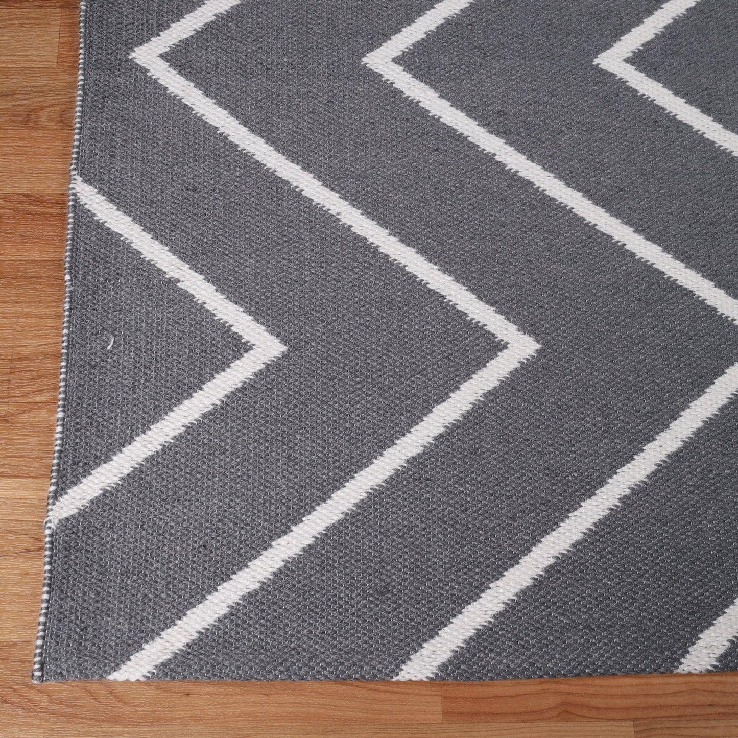 Superior Contemporary Chevron Zig-Zag Indoor Outdoor Area Rug - Grey