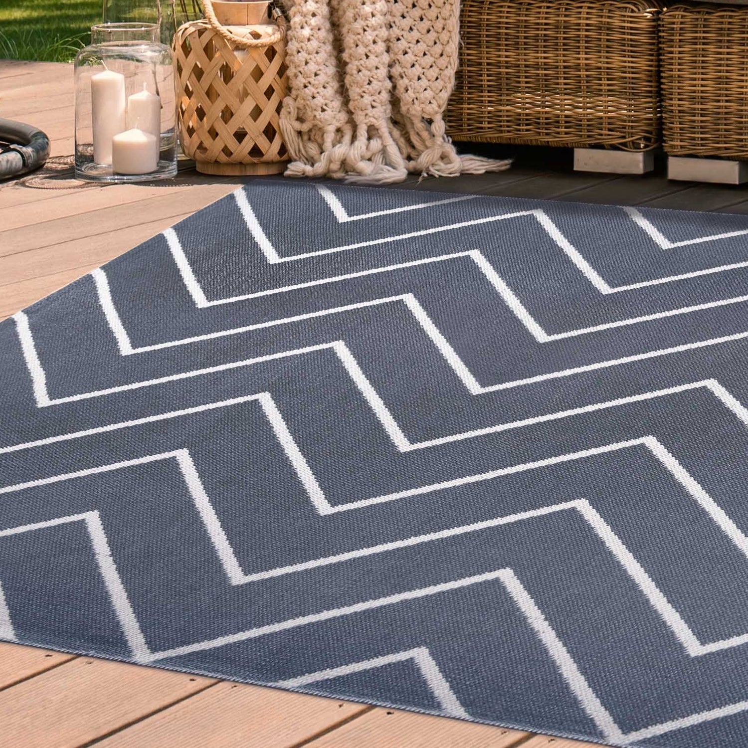 Superior Contemporary Chevron Zig-Zag Indoor Outdoor Area Rug - Grey