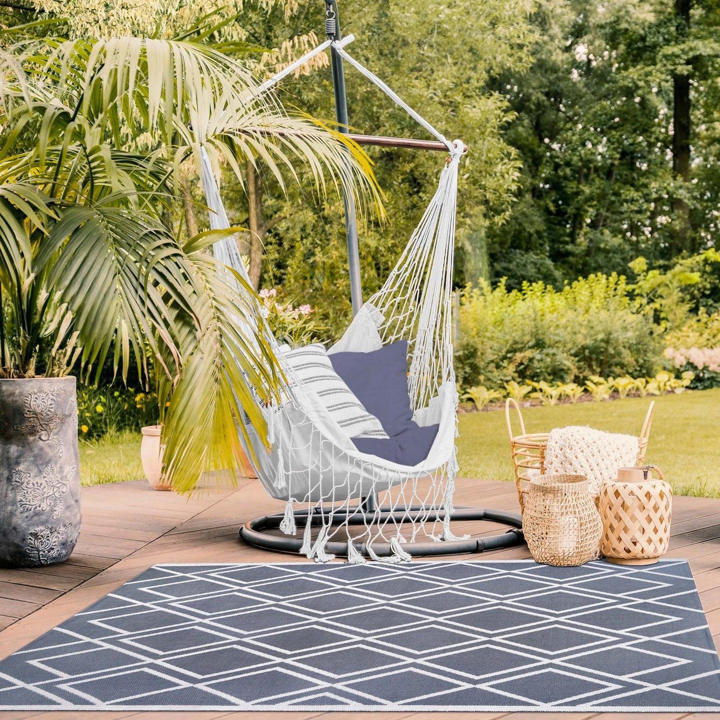  Superior Modern Diamond Lattice Indoor/ Outdoor Area Rug - Grey