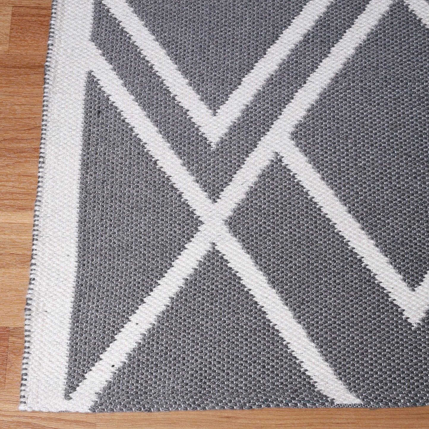  Superior Modern Diamond Lattice Indoor/ Outdoor Area Rug -  Grey