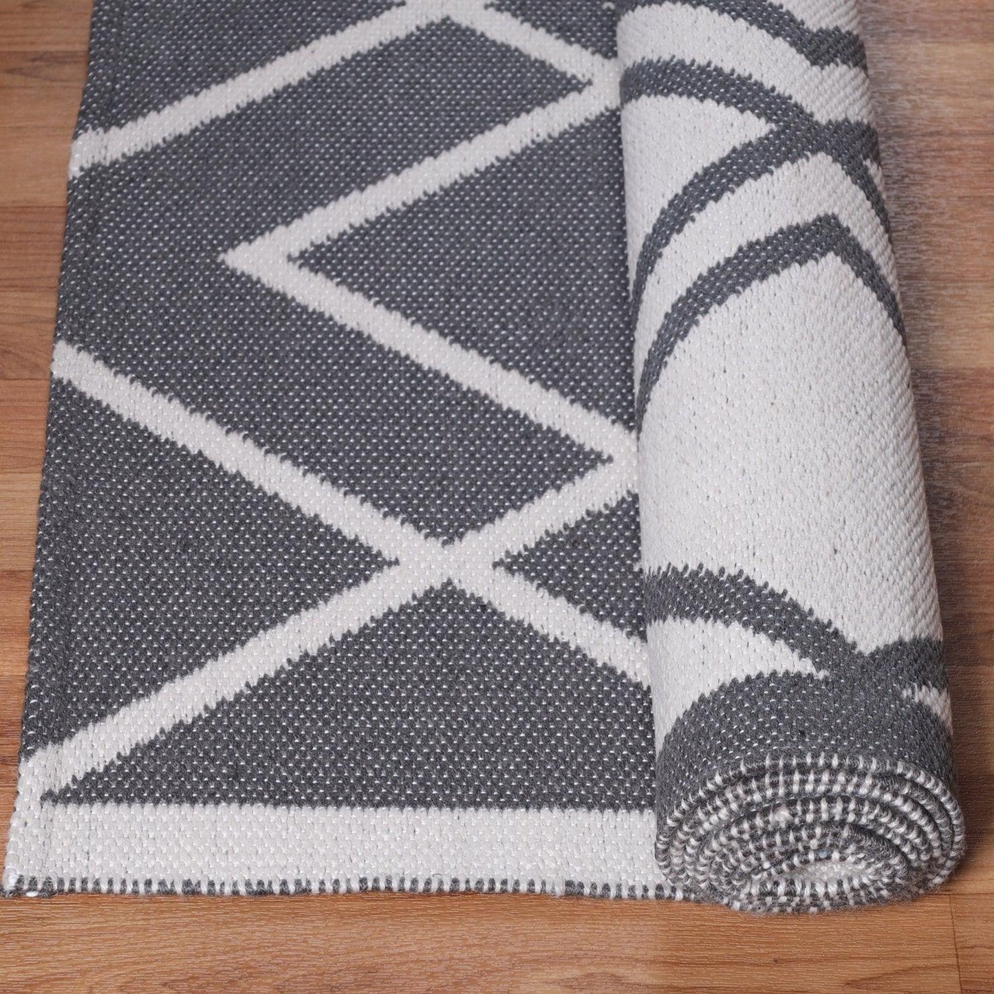  Superior Modern Diamond Lattice Indoor/ Outdoor Area Rug -  Grey