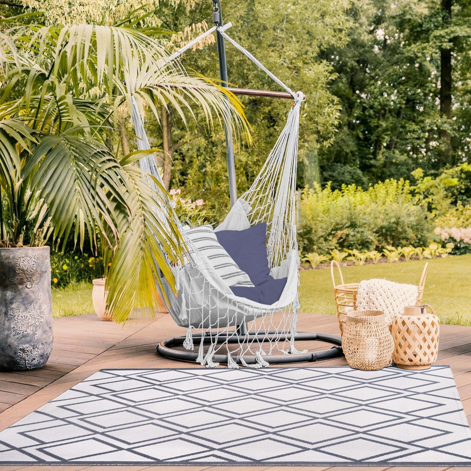  Superior Modern Diamond Lattice Indoor/ Outdoor Area Rug -  Ivory