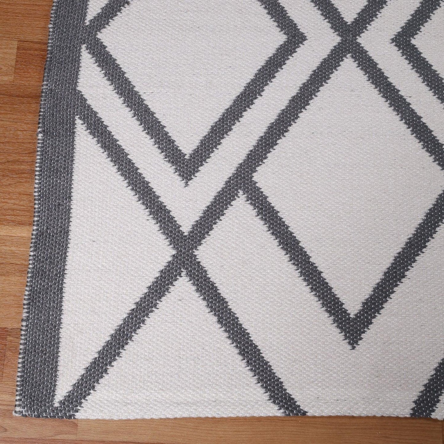  Superior Modern Diamond Lattice Indoor/ Outdoor Area Rug -  Ivory