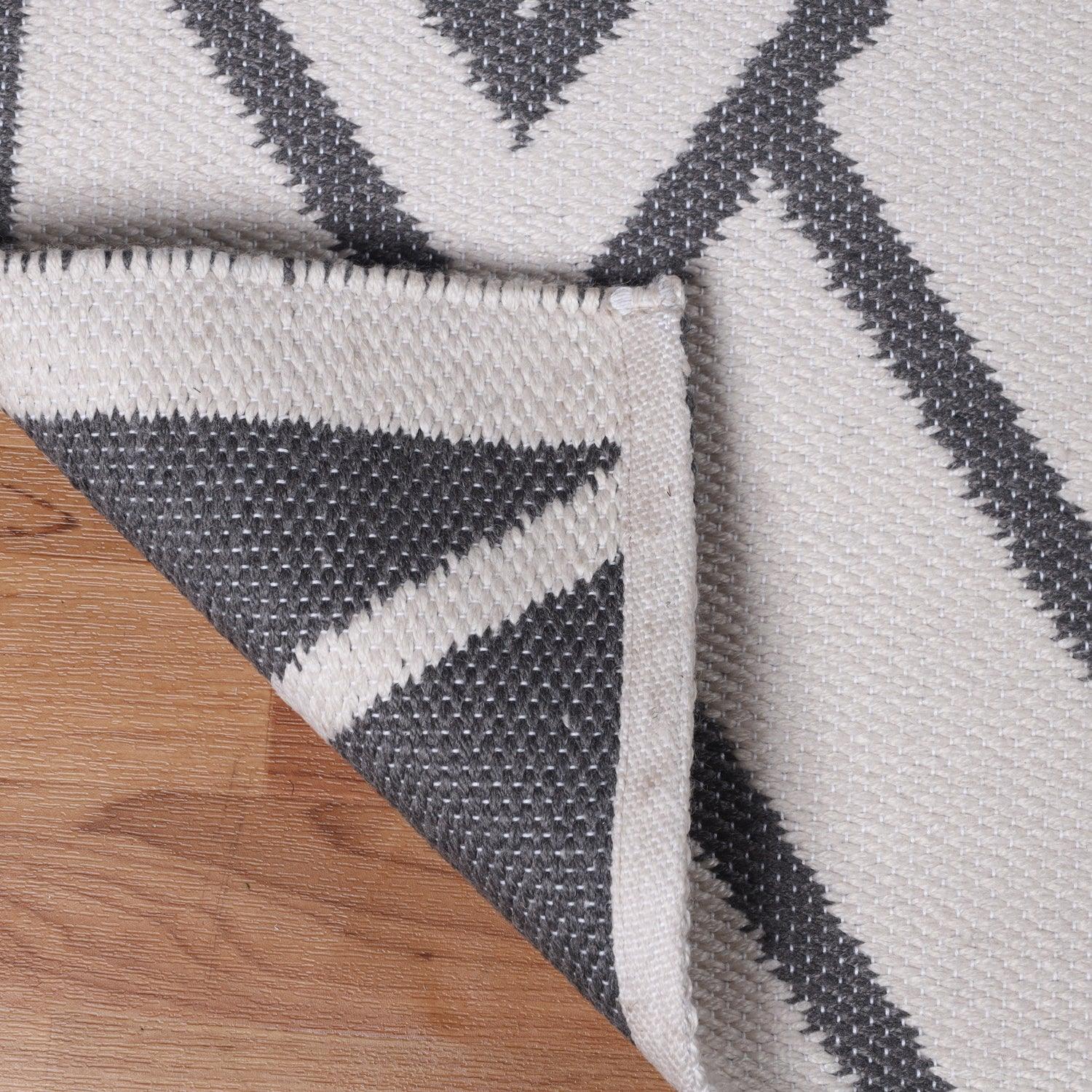  Superior Modern Diamond Lattice Indoor/ Outdoor Area Rug -  Ivory