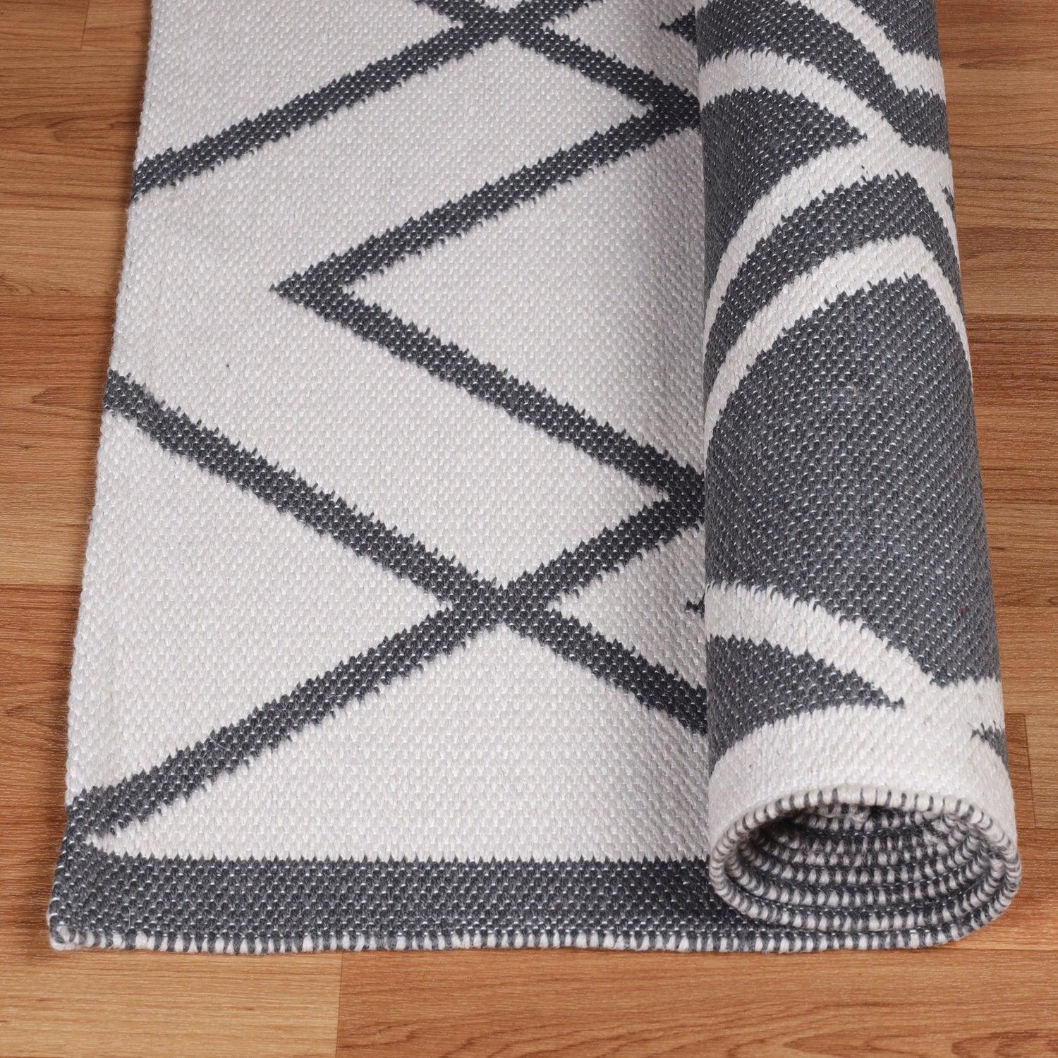  Superior Modern Diamond Lattice Indoor/ Outdoor Area Rug - Ivory