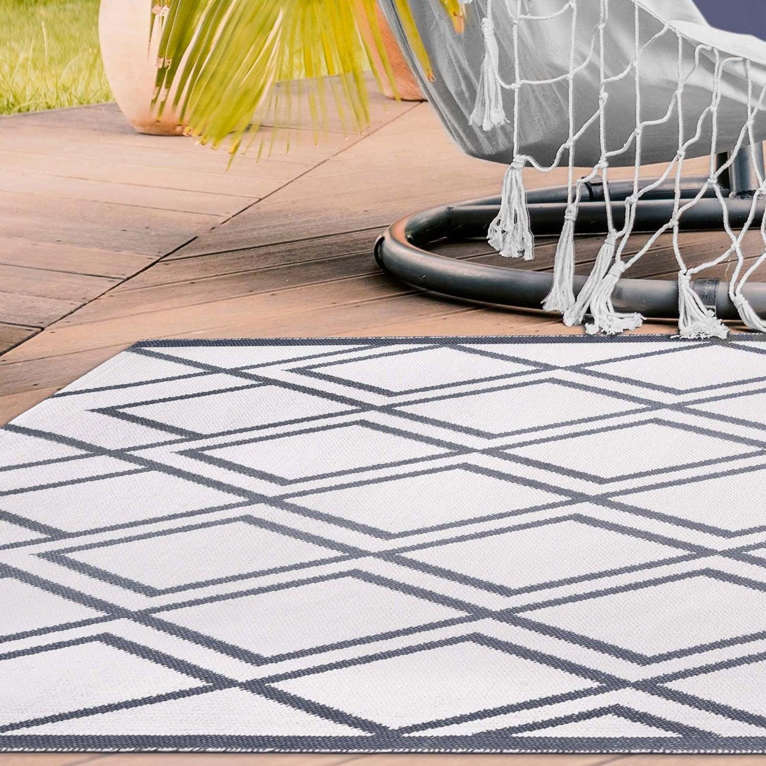  Superior Modern Diamond Lattice Indoor/ Outdoor Area Rug - Ivory