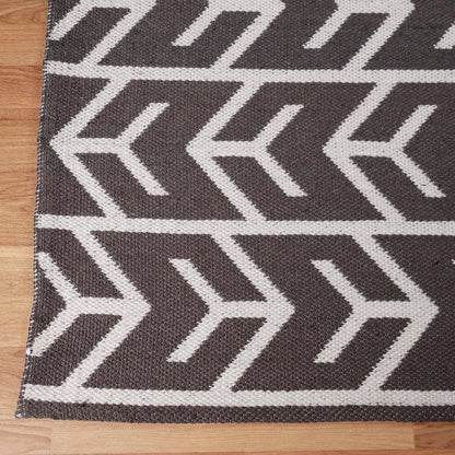 Superior Contemporary Geometric Arrow Pattern Indoor/ Outdoor Area Rug - Charcoal