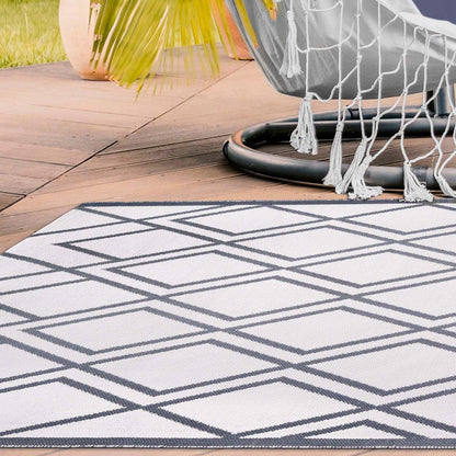 Superior Modern Diamond Lattice Indoor/ Outdoor Area Rug - Ivory