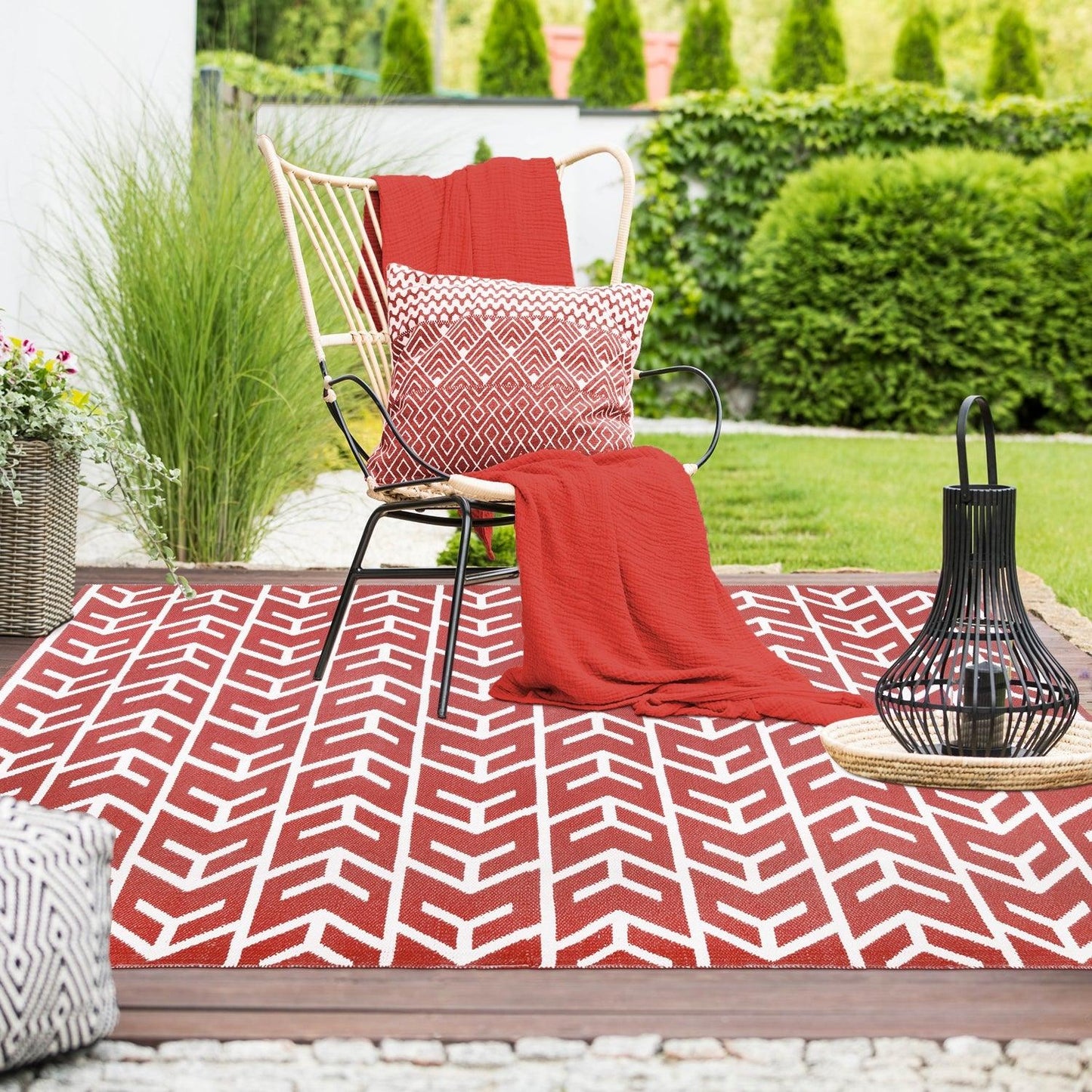 Superior Contemporary Geometric Arrow Pattern Indoor/ Outdoor Area Rug - Rust