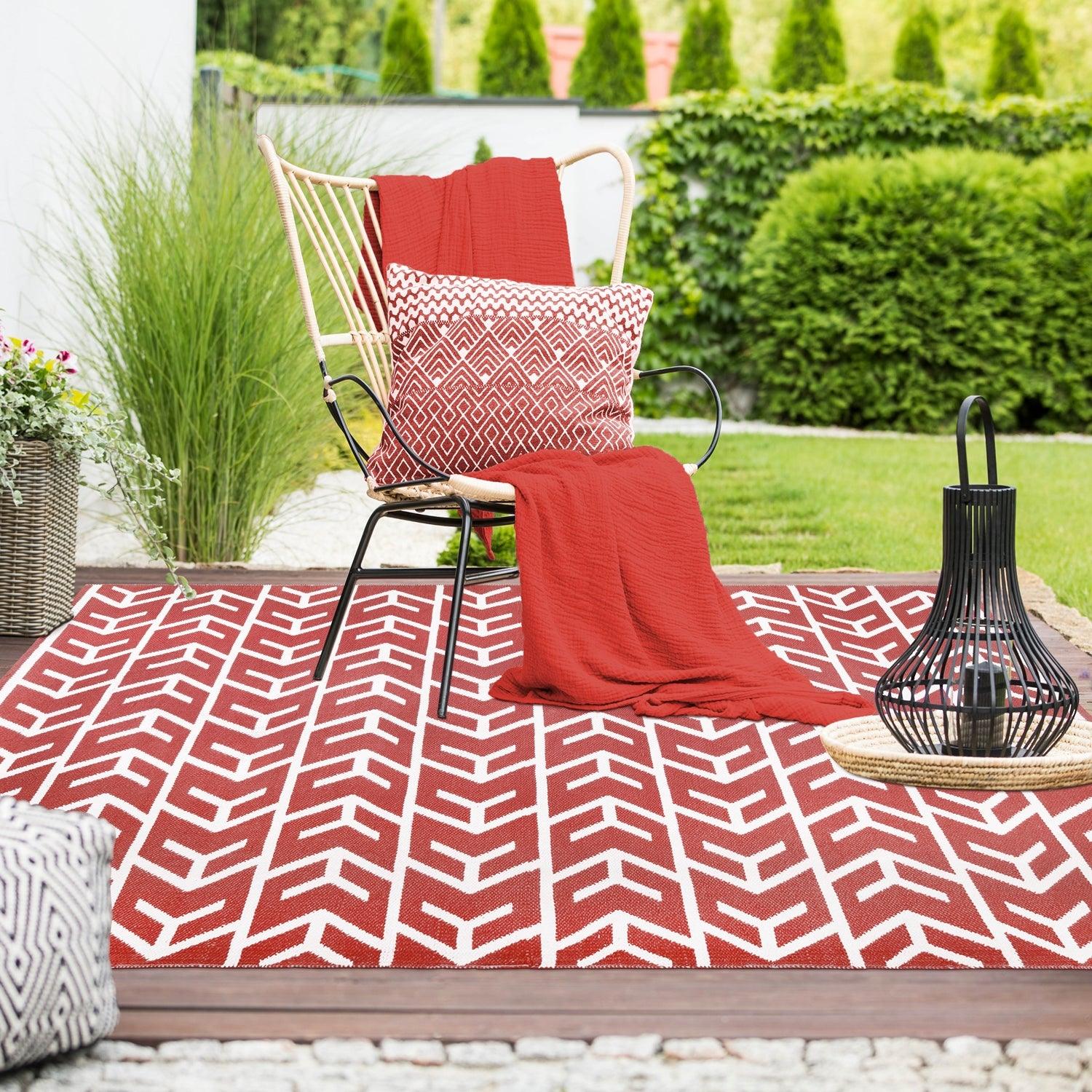 Superior Contemporary Geometric Arrow Pattern Indoor/ Outdoor Area Rug - Rust
