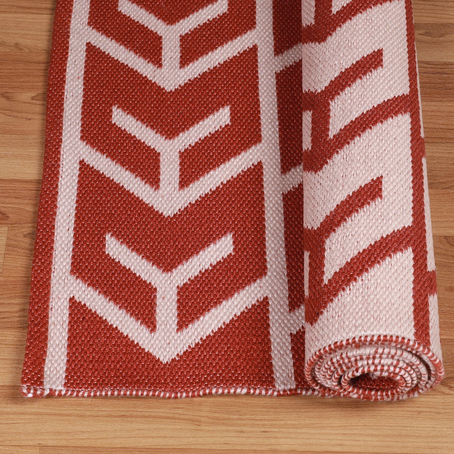 Superior Contemporary Geometric Arrow Pattern Indoor/ Outdoor Area Rug - Rust