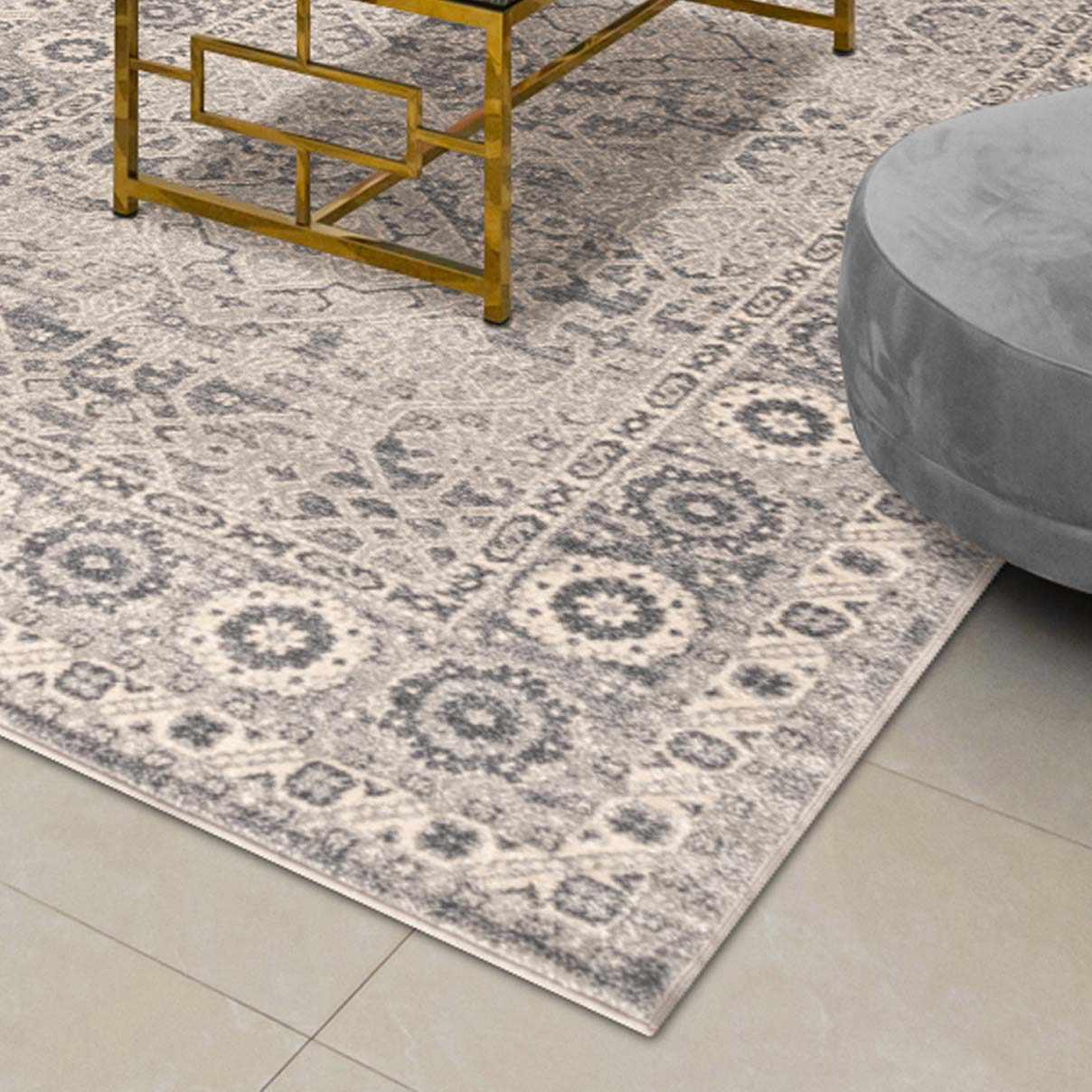 Superior Giovanna Traditional Oriental Medallion Indoor Area Rug