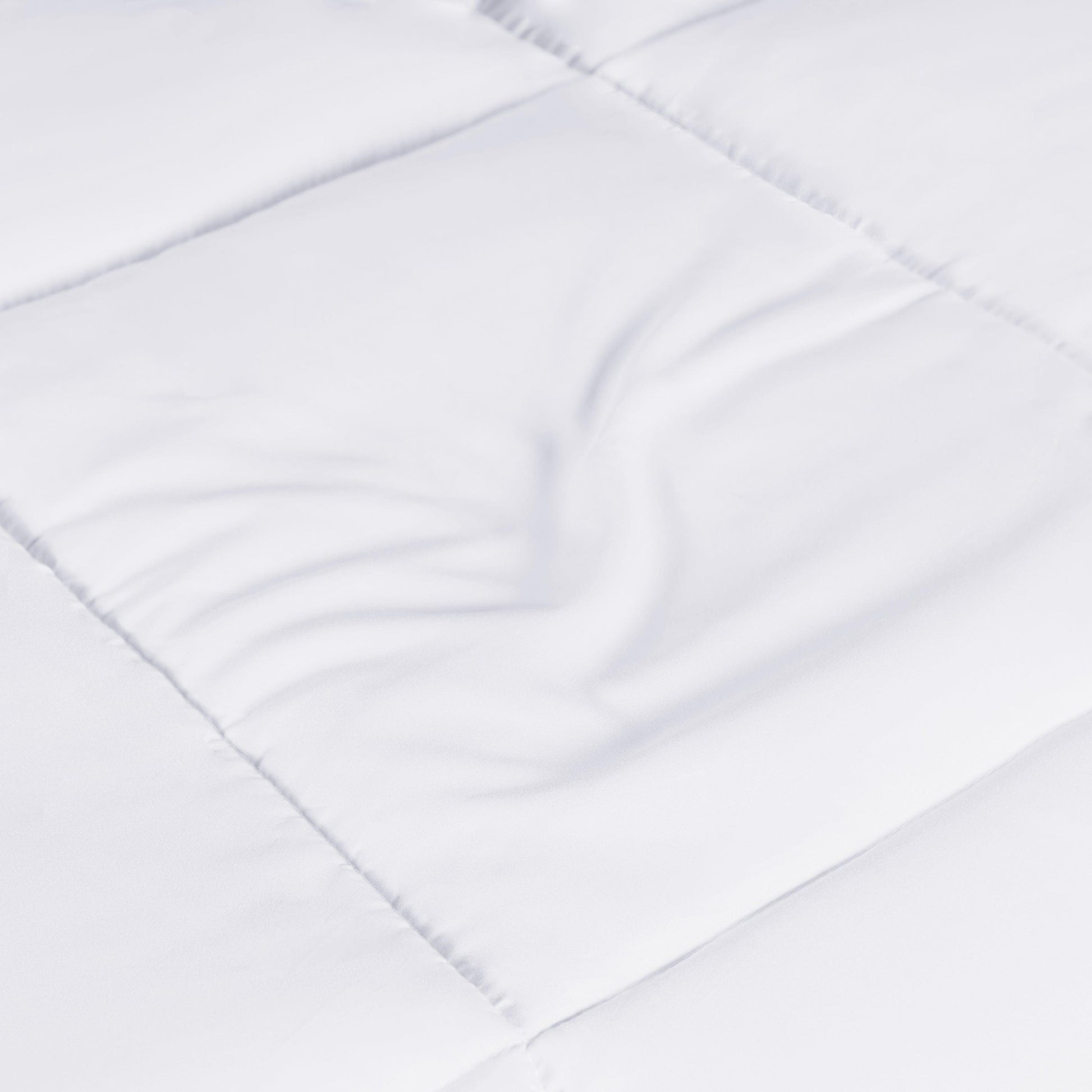  Superior Solid All Season Down Alternative Microfiber Comforter - white