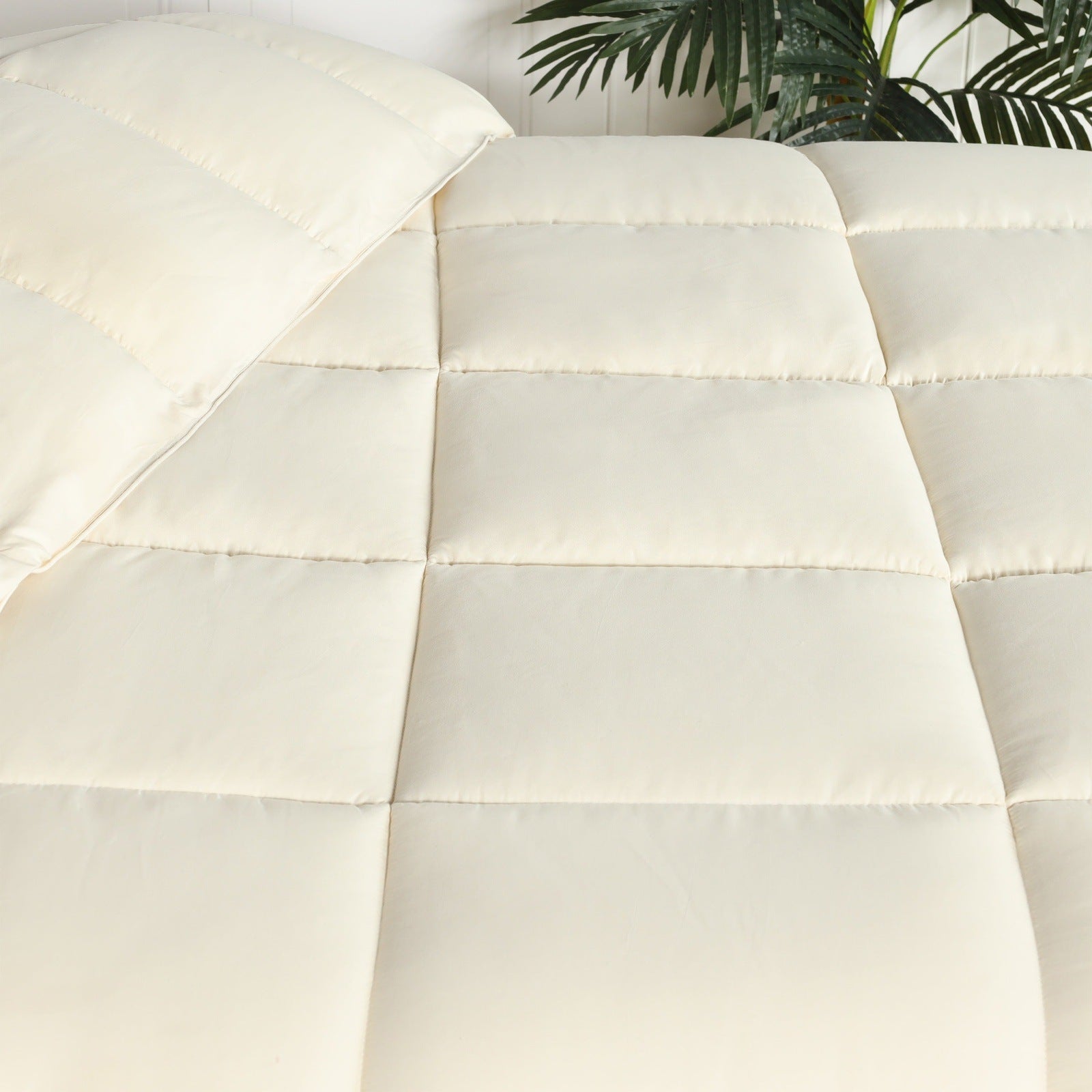  Superior Solid All Season Down Alternative Microfiber Comforter - Ivory