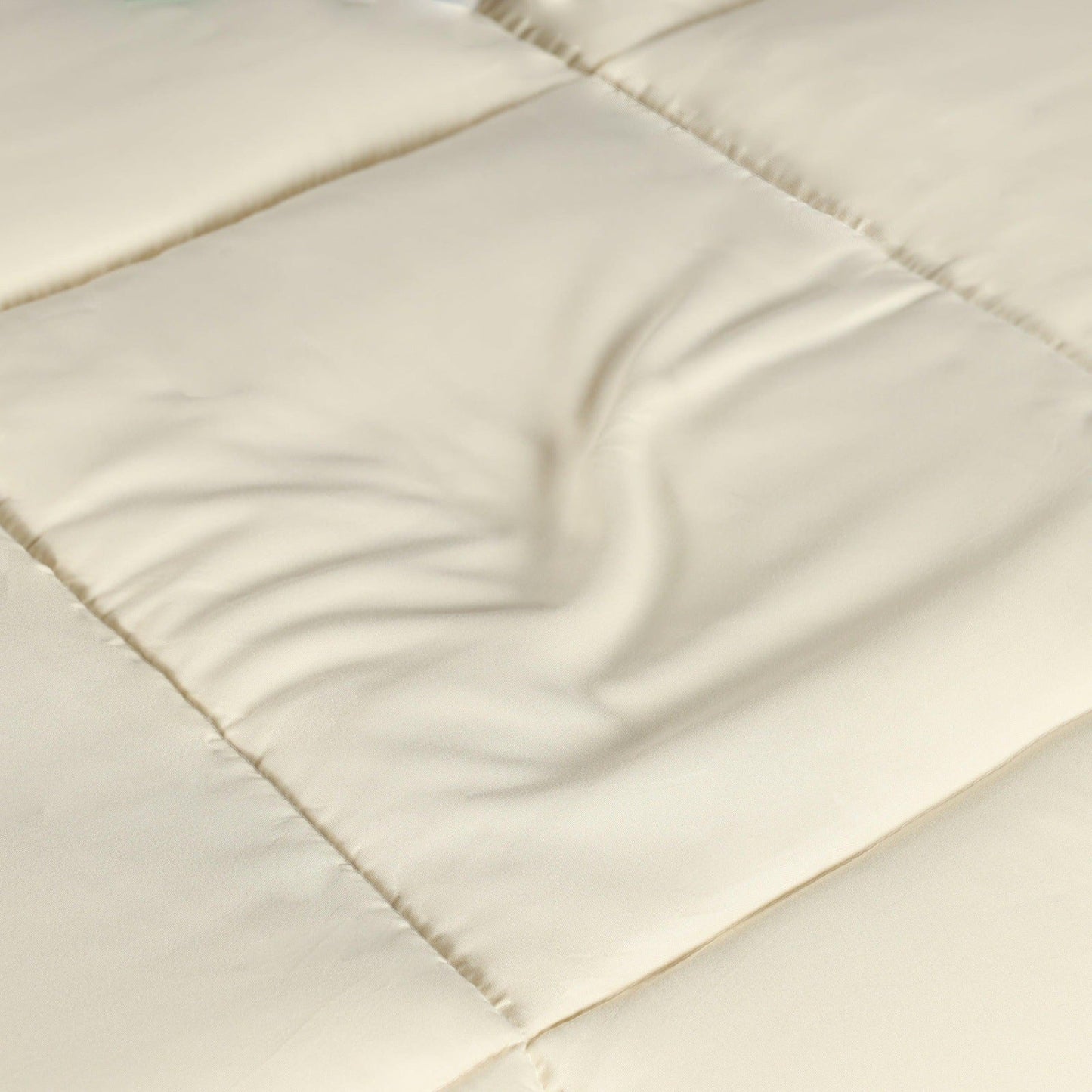  Superior Solid All Season Down Alternative Microfiber Comforter - Ivory